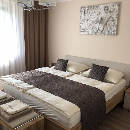 Leiner Apartman เฮวิซ ภายนอก รูปภาพ