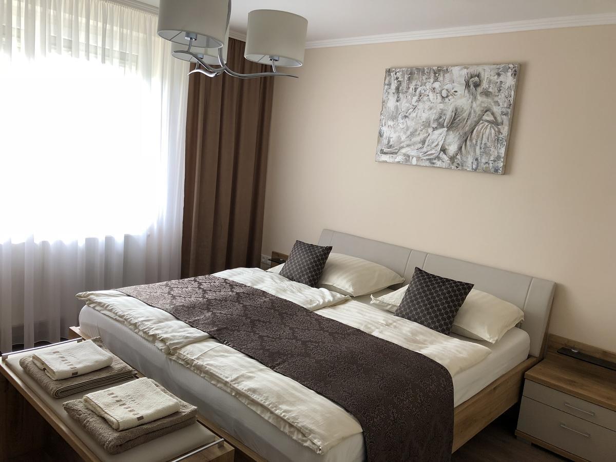 Leiner Apartman เฮวิซ ภายนอก รูปภาพ